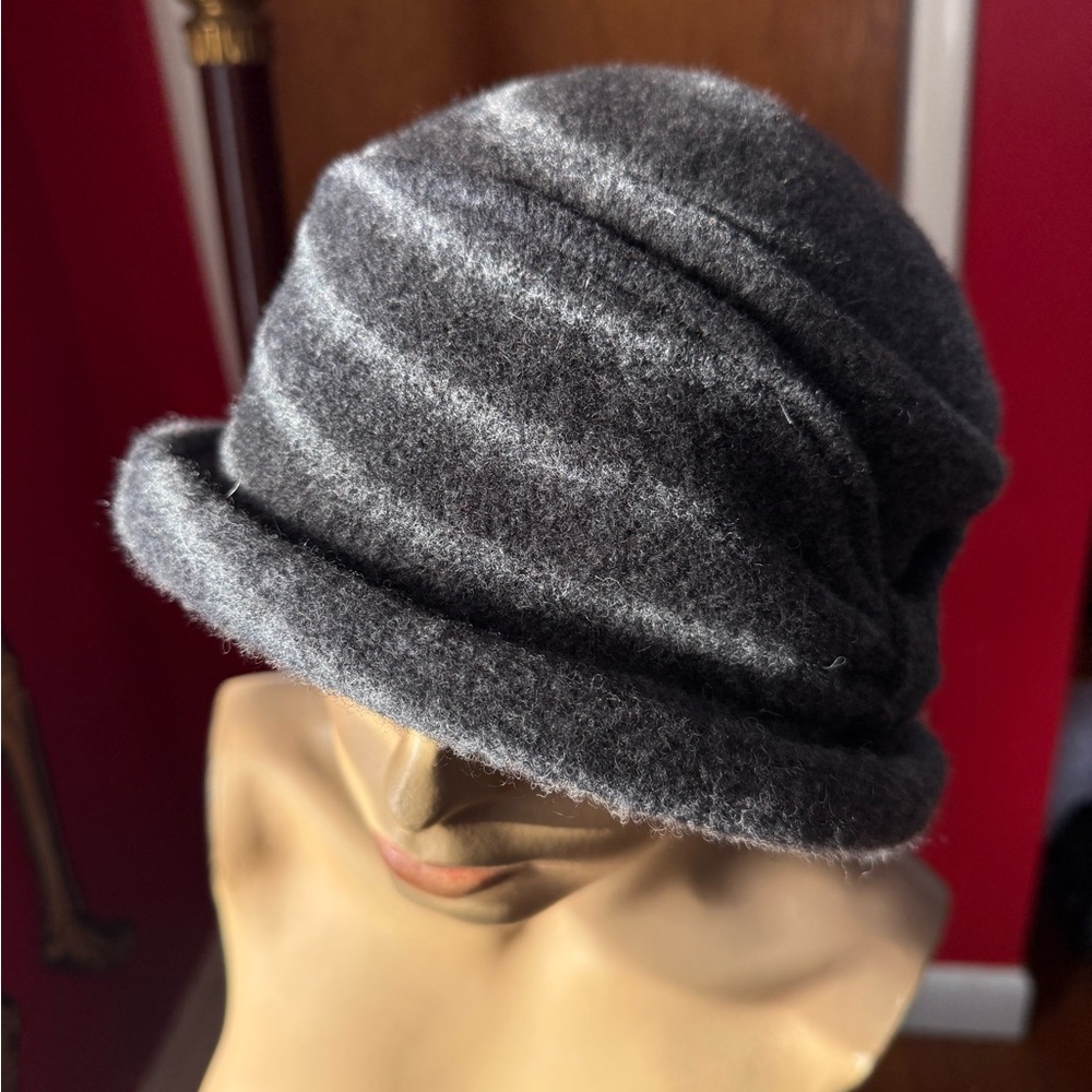 NWT 100% Wool Gray Scala Hat - Picture 4 of 10